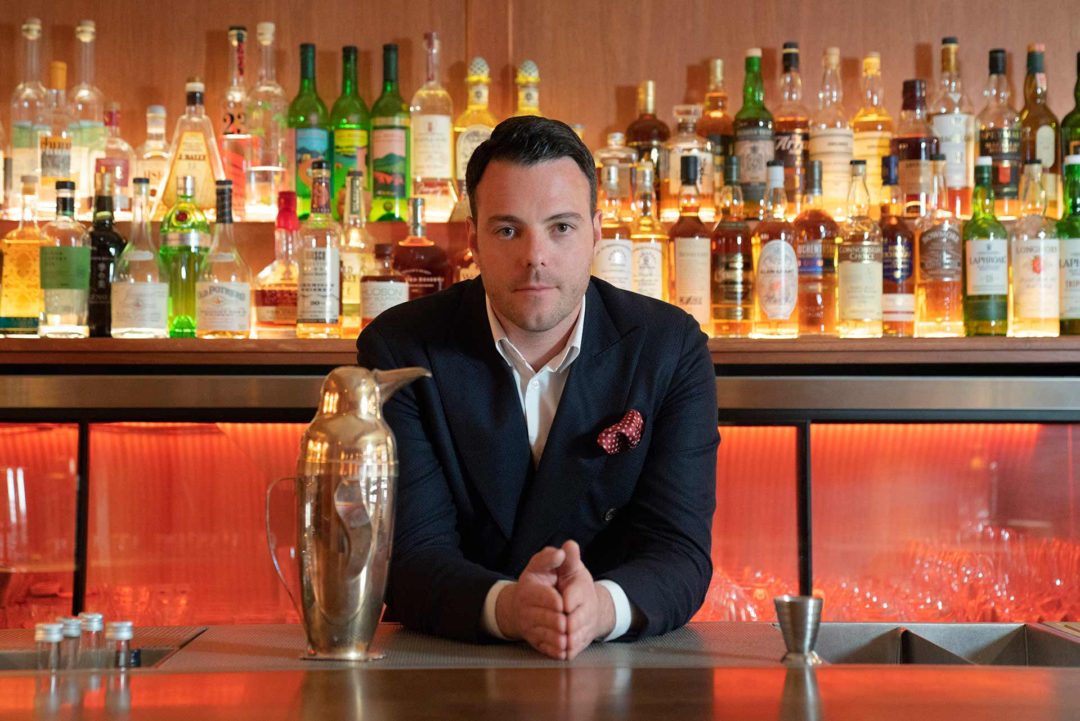 Interview de Marc Bonneton dans le bar à cocktails l'Antiquaire à Lyon