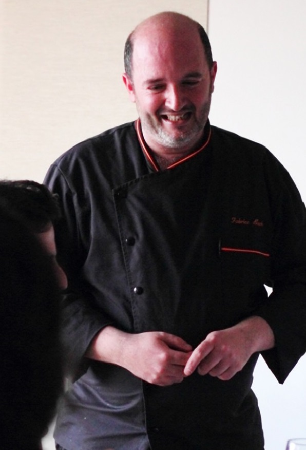 Fabrice Bloch en cuisine dans les restaurants extraordinaires Le Reflet.