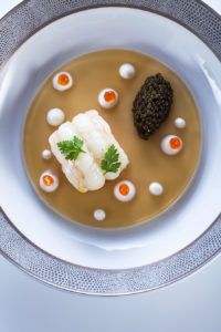 Création autour du poisson à l'Auberge de l'Ile, restaurant une étoile Michelin.